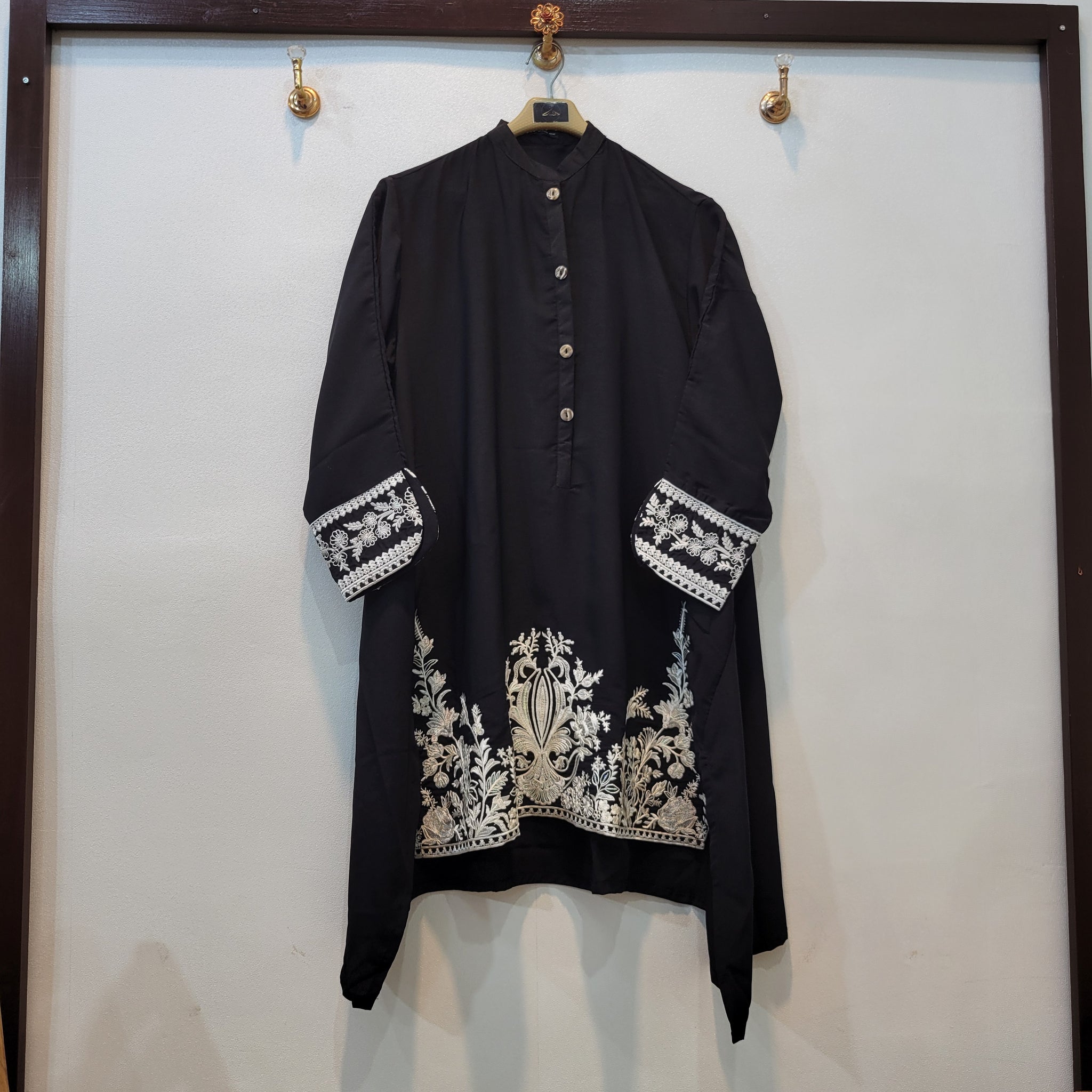 Supreme (Black)