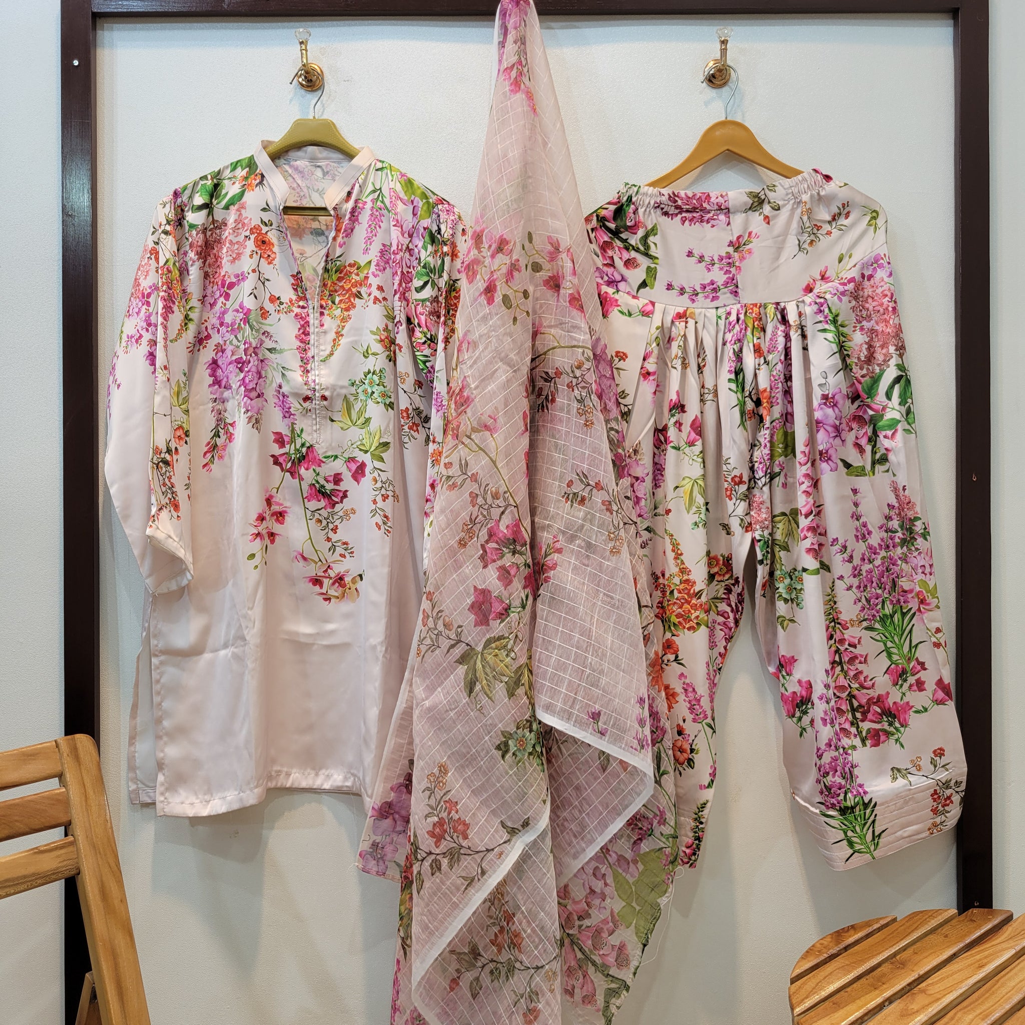 Farsilk (White)