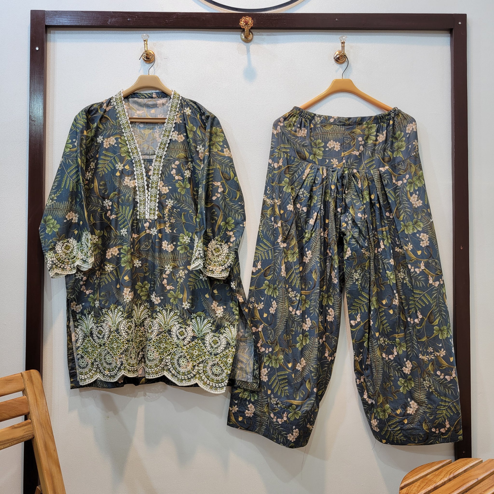 Andaz Farshi - Lawn (Dark Grey)