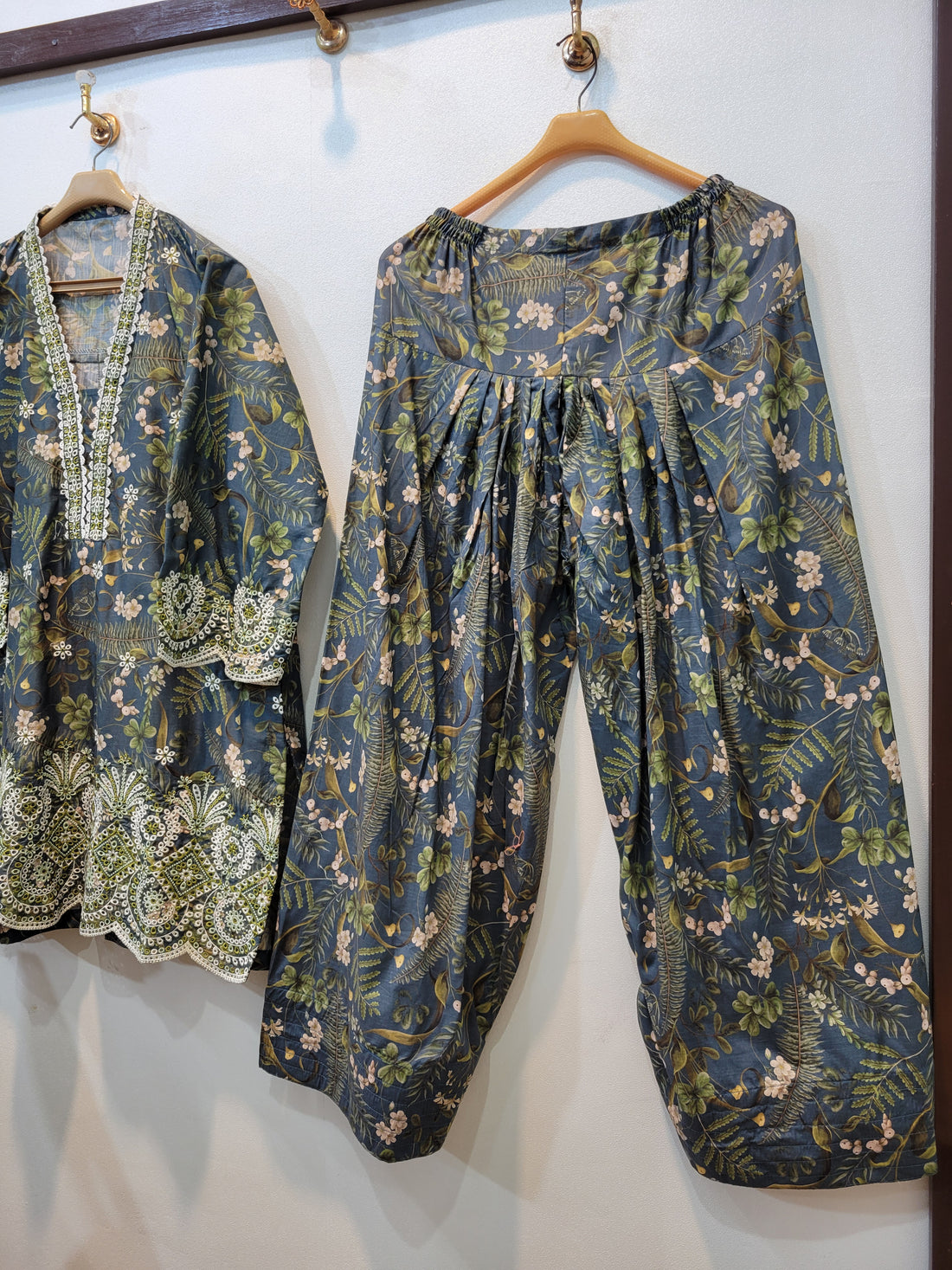Andaz Farshi - Lawn (Dark Grey)