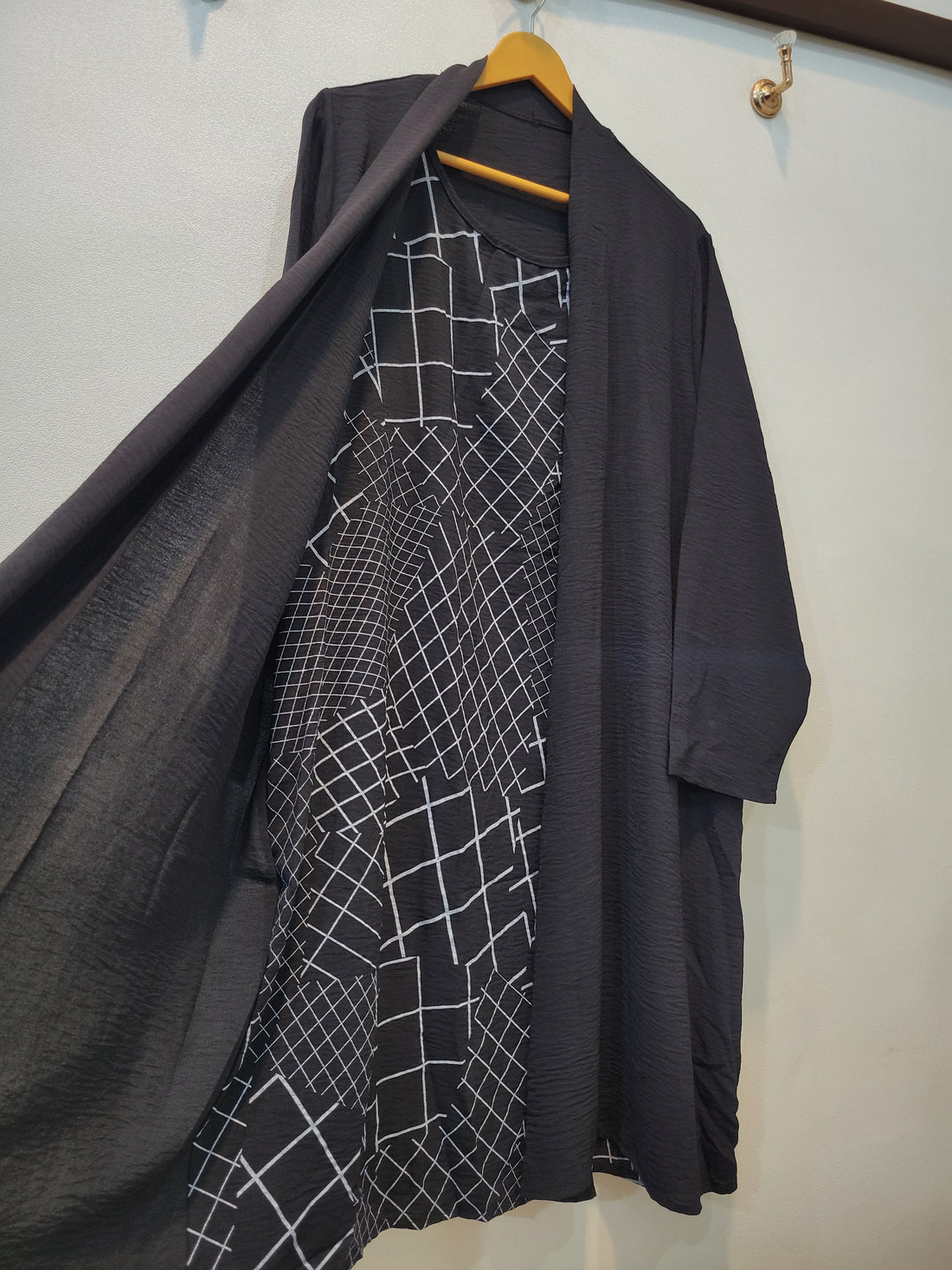 Love Shrug (Black)