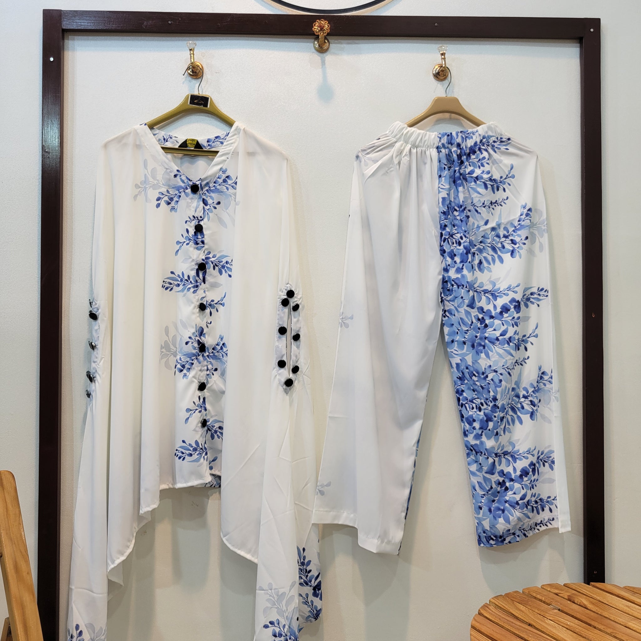 Floral Pluto (White Blue)