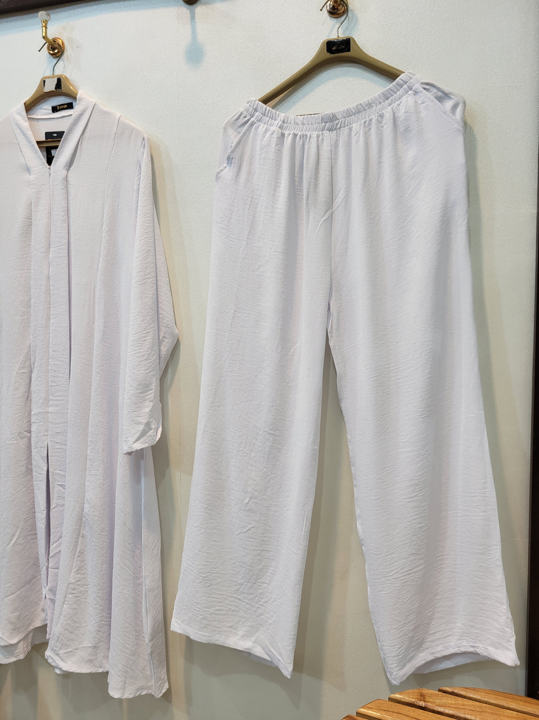 Attitude (White)