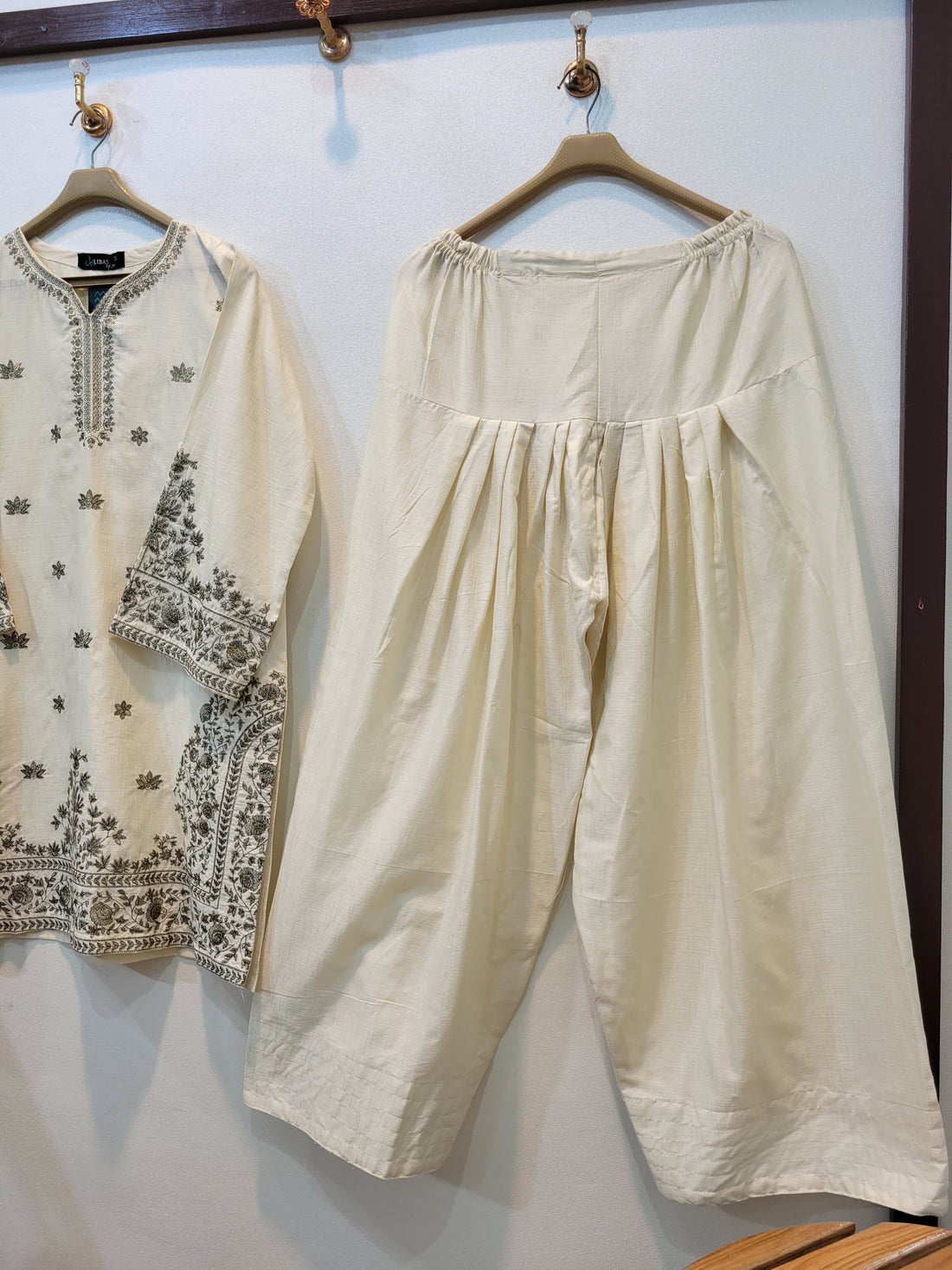 Bayaan Farshi (White)
