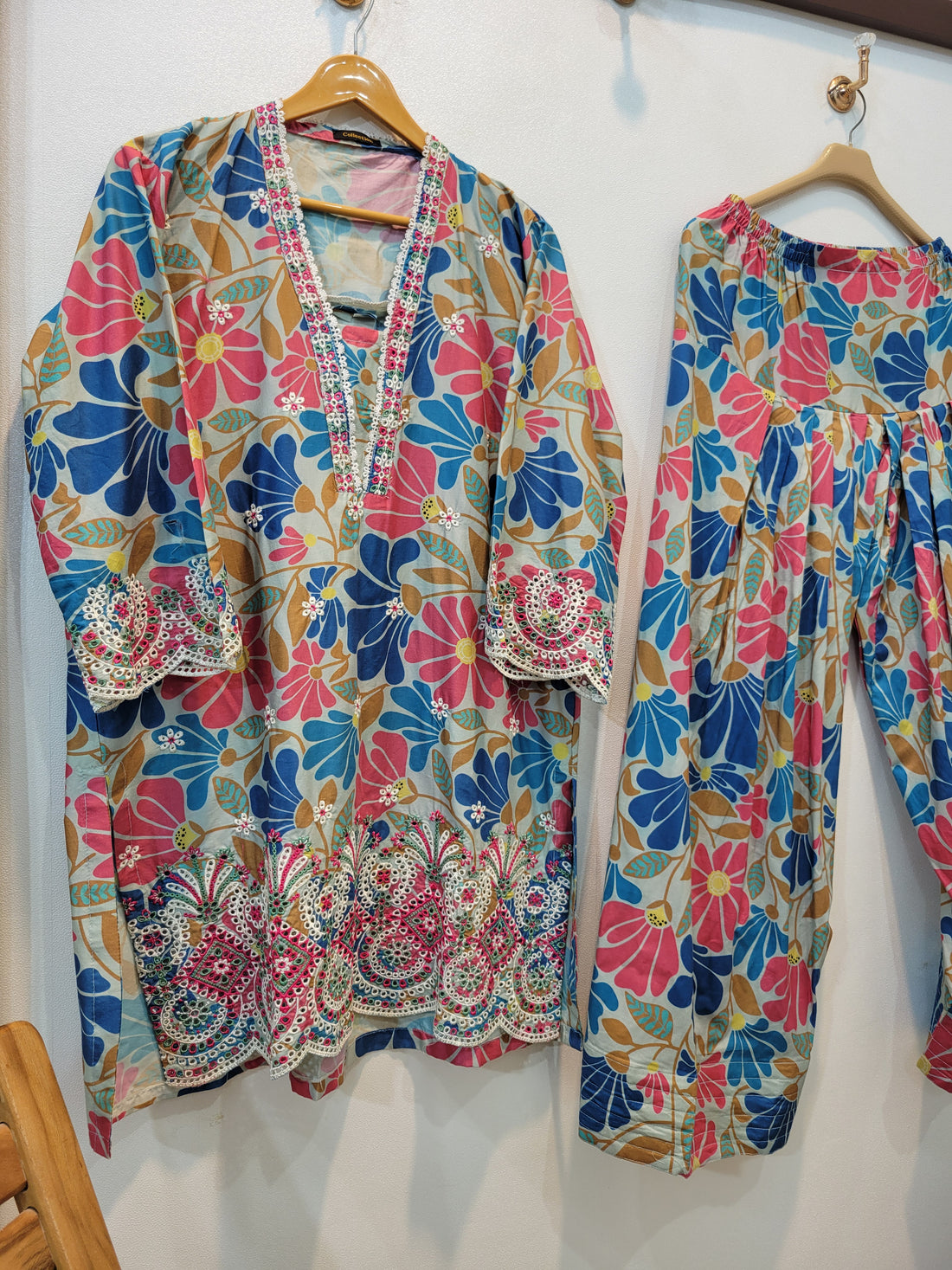 Andaz Farshi - Lawn (Blue Flower)
