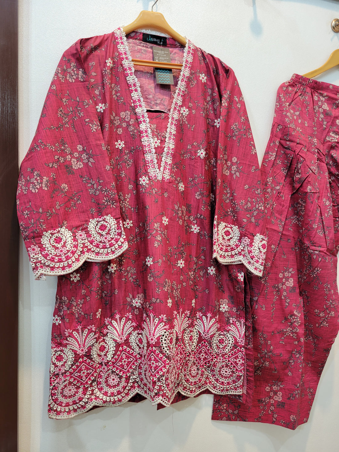 Andaz Farshi - Lawn (Maroon)
