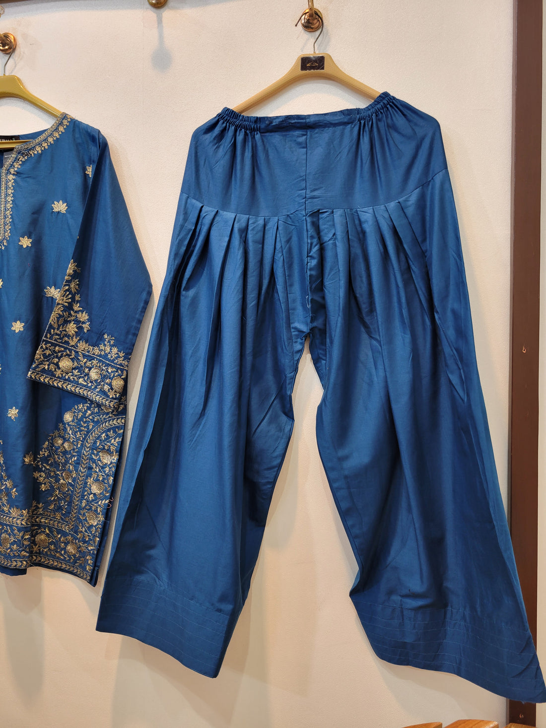 Bayaan Farshi (Zinc Blue)