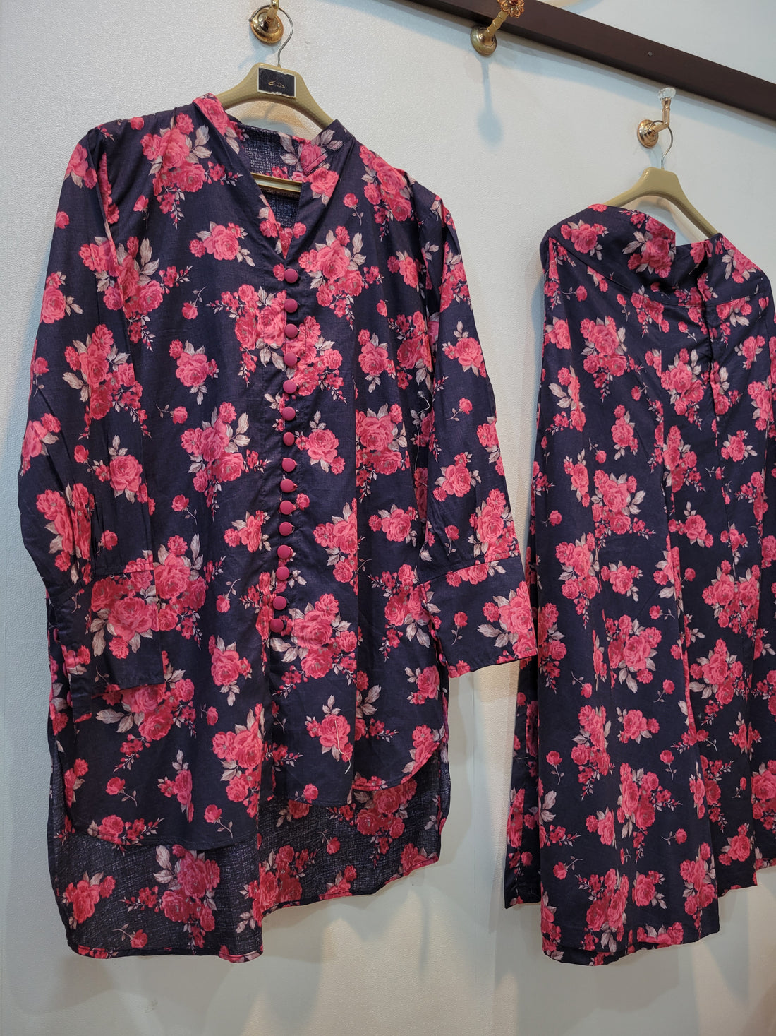 Lawn Fairy Tale (Black Red)