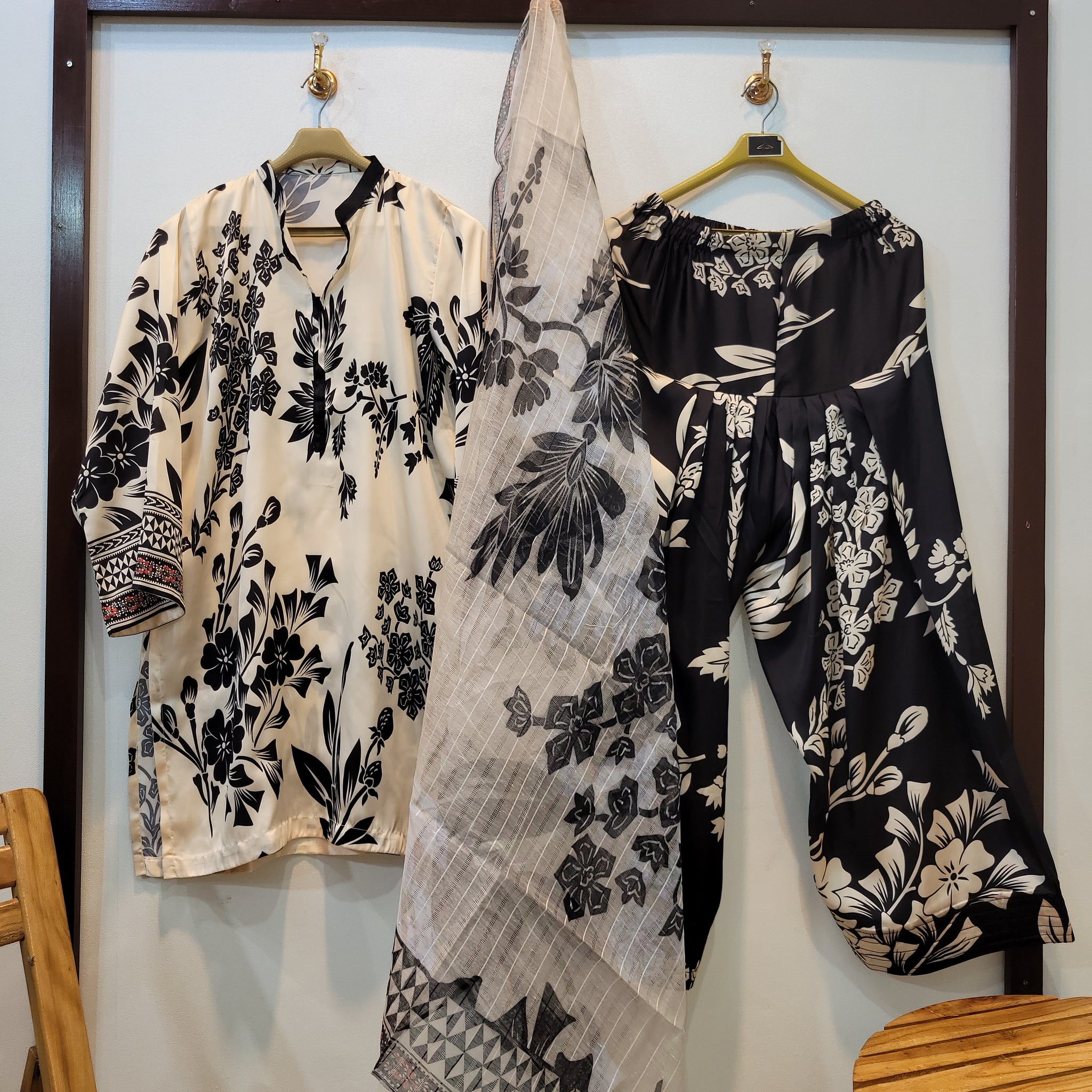 Farsilk (Black)