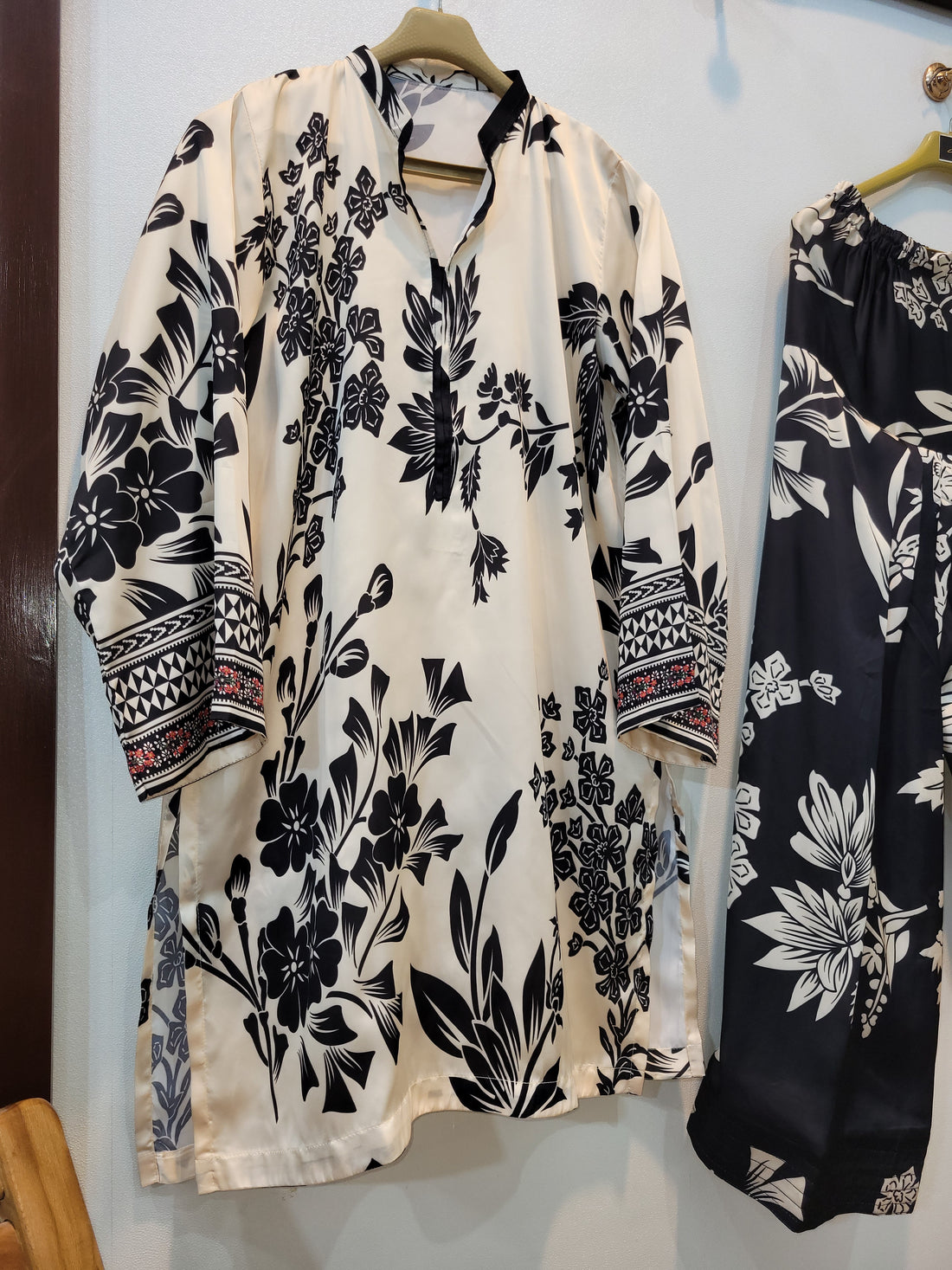 Farsilk (Black)