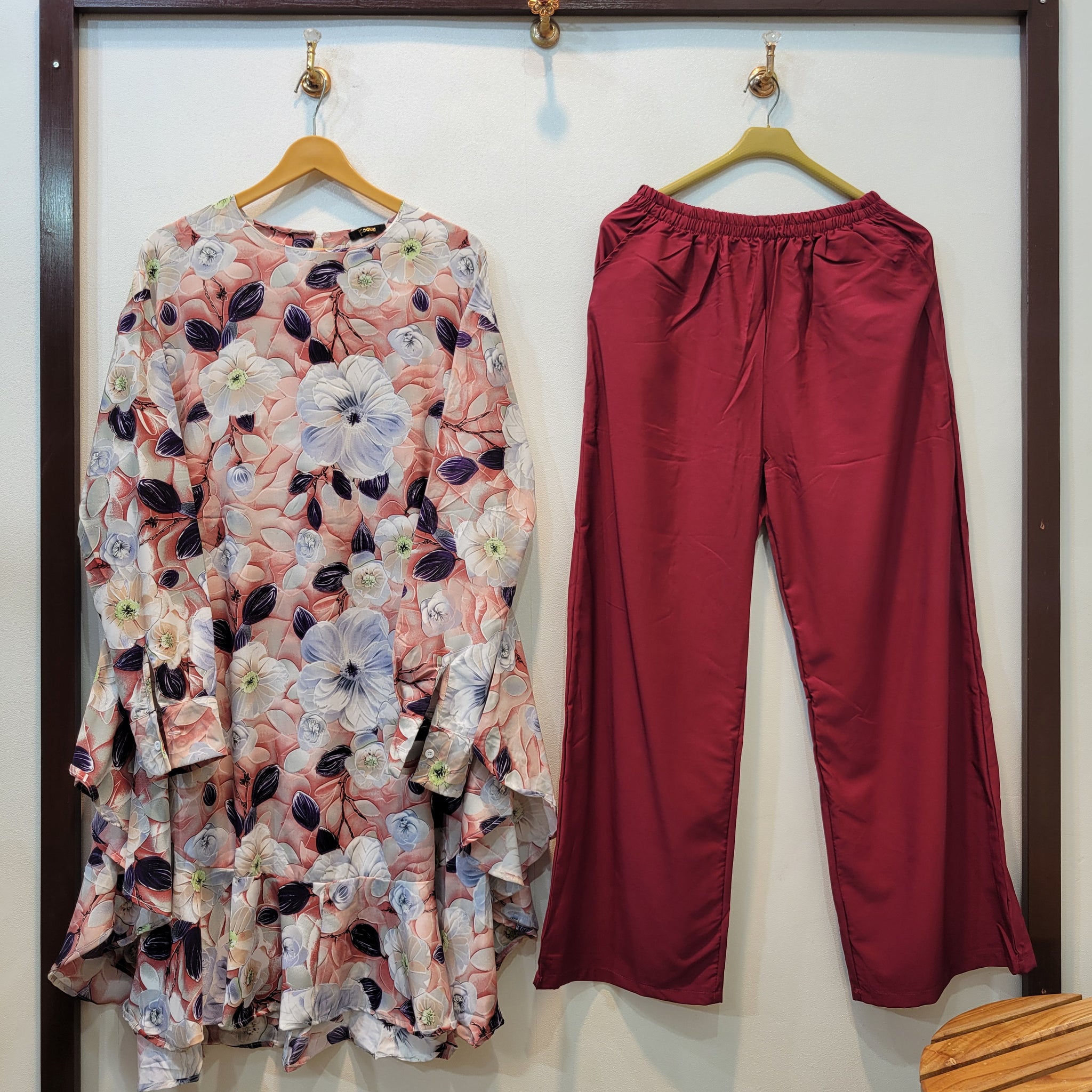 Daffodil Floral (Maroon)