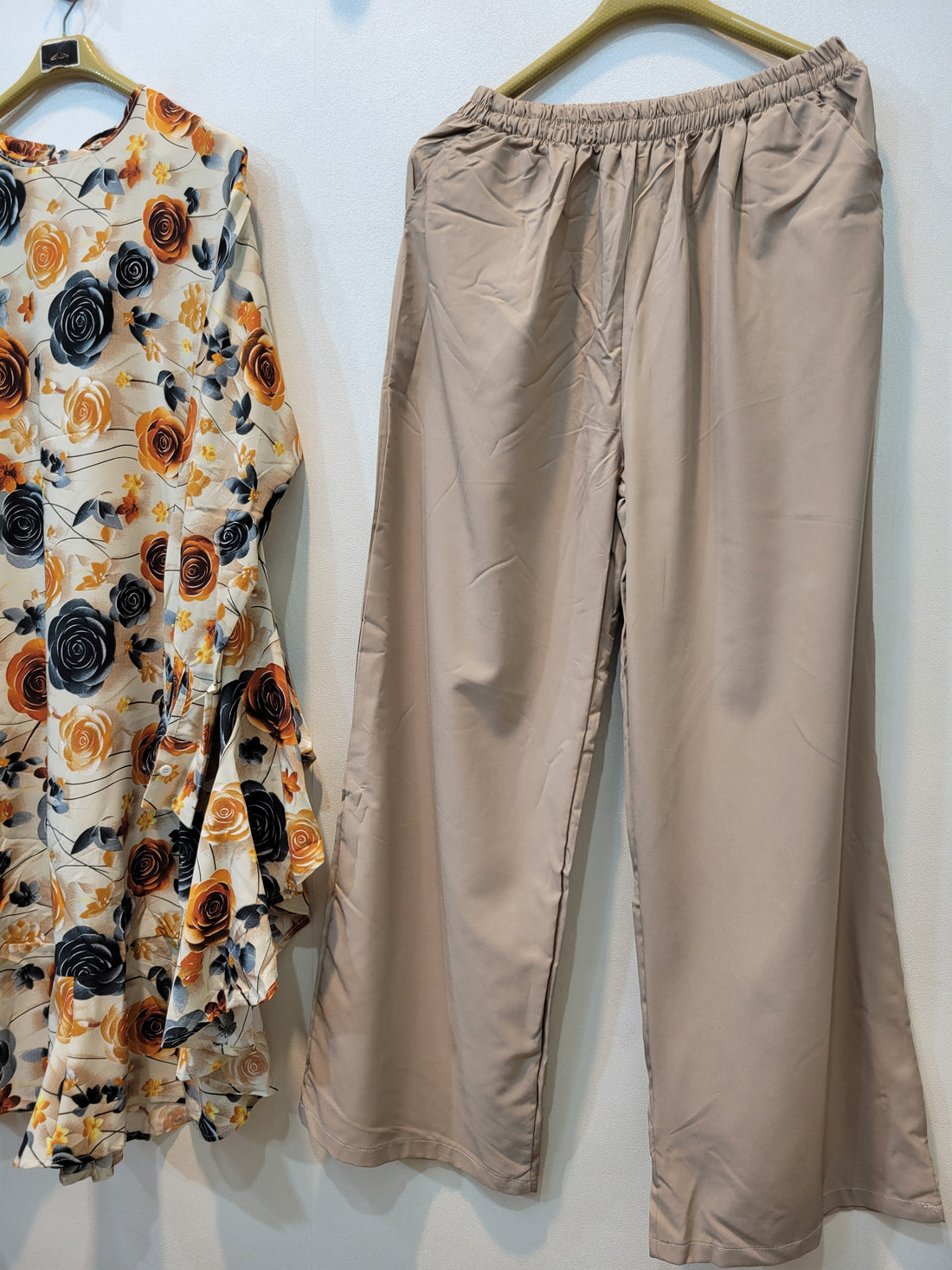 Daffodil Floral (Yellow Black)