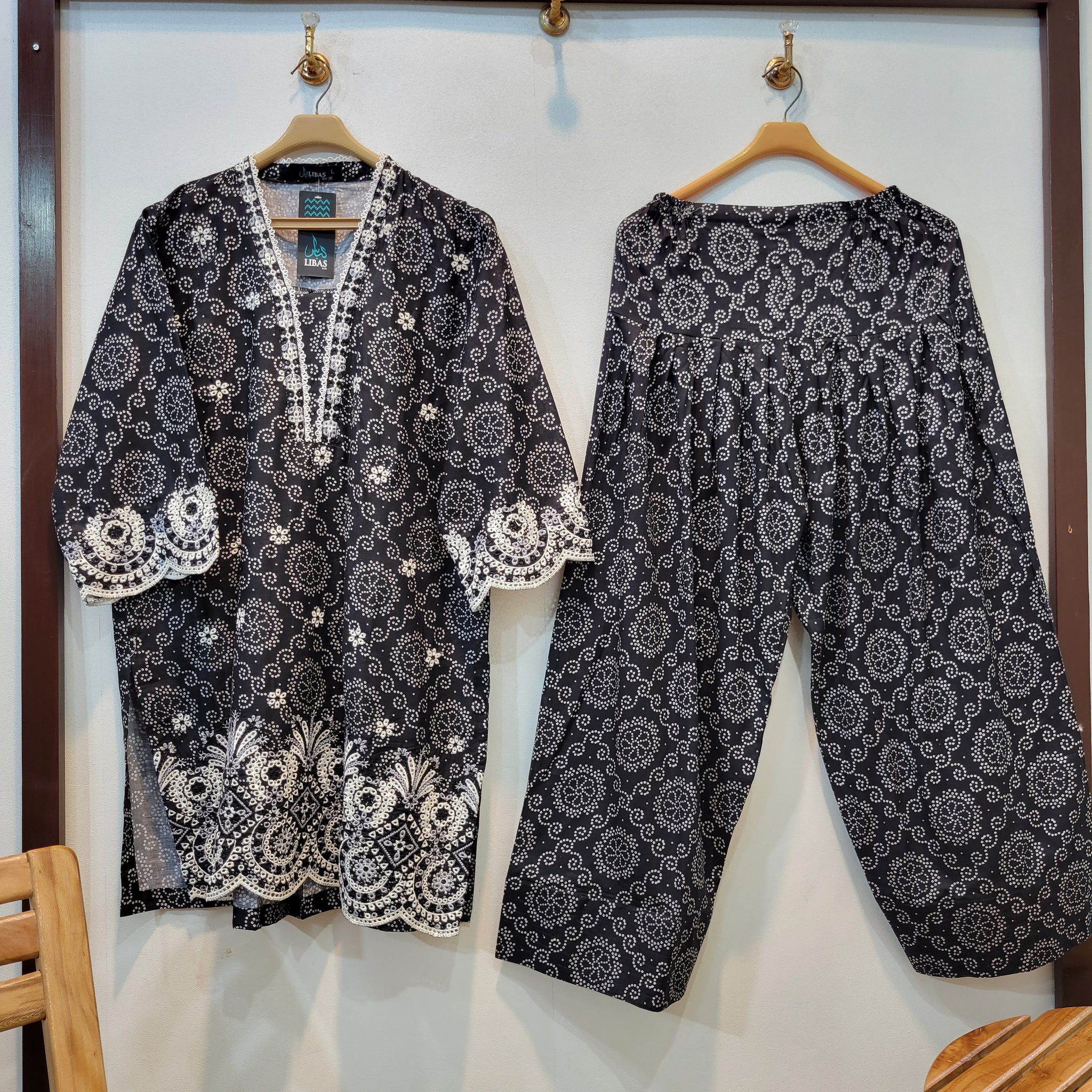 Andaz Farshi - Lawn (Black - 1)