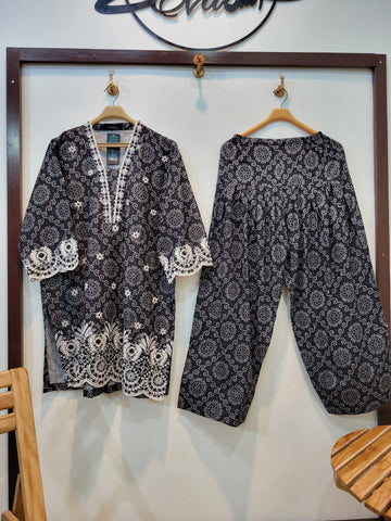 Andaz Farshi - Lawn (Black - 1)