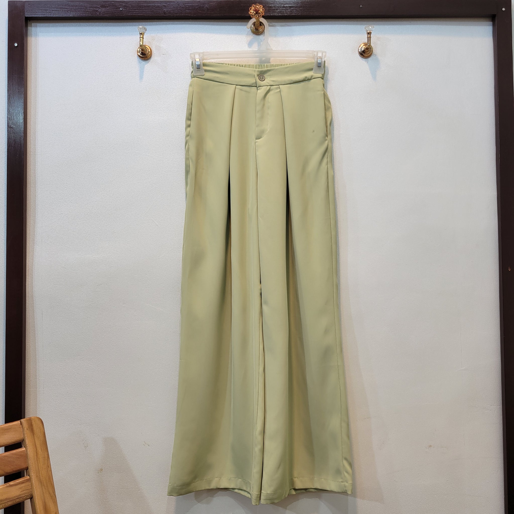 Classic Dress Pant (Pistachio)