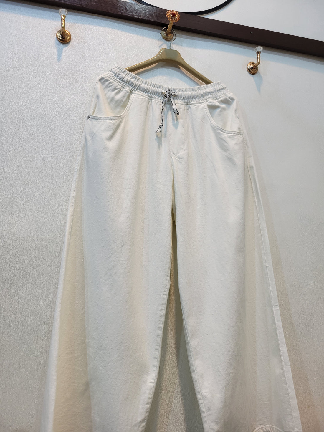 Baggy Breeze Flapper (White)
